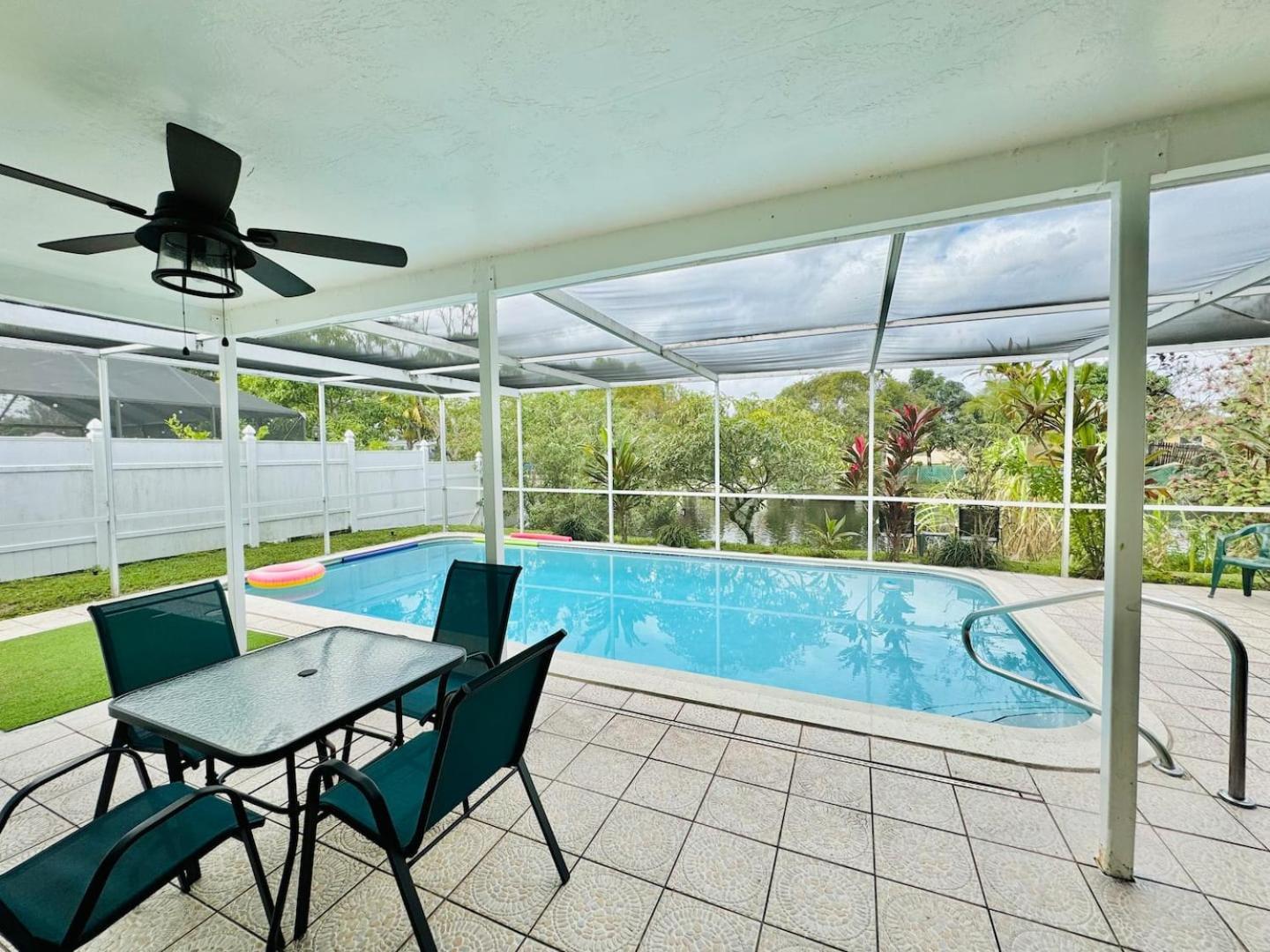 Serenity Spot Wd Pool, Lake, River & Canal View Сънрайз Екстериор снимка