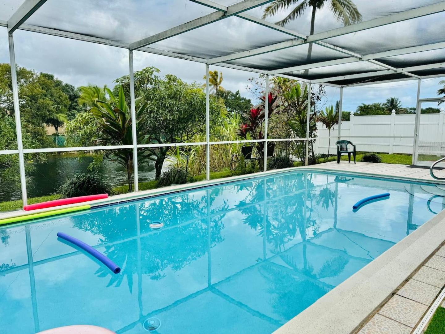 Serenity Spot Wd Pool, Lake, River & Canal View Сънрайз Екстериор снимка