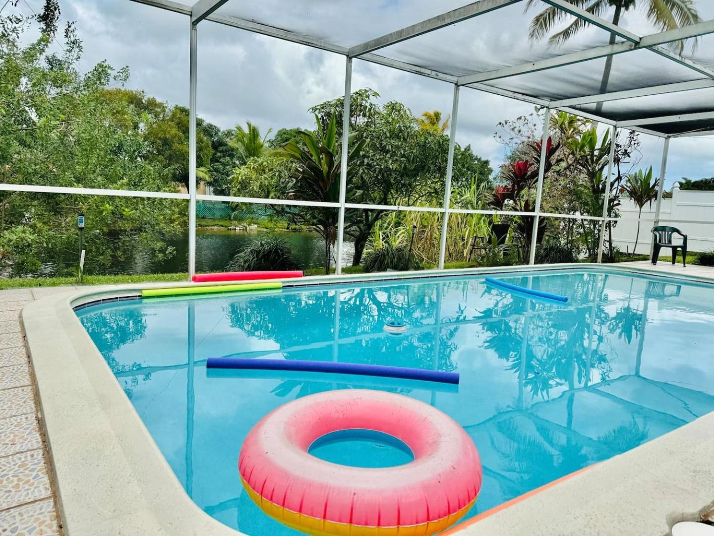 Serenity Spot Wd Pool, Lake, River & Canal View Сънрайз Екстериор снимка