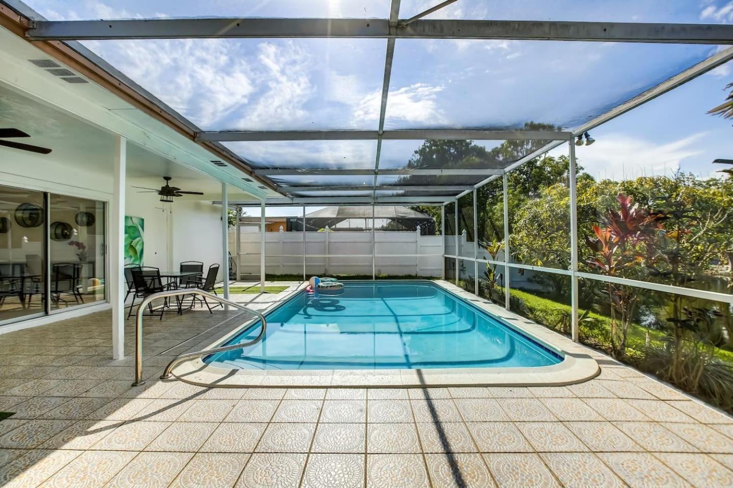 Serenity Spot Wd Pool, Lake, River & Canal View Сънрайз Екстериор снимка